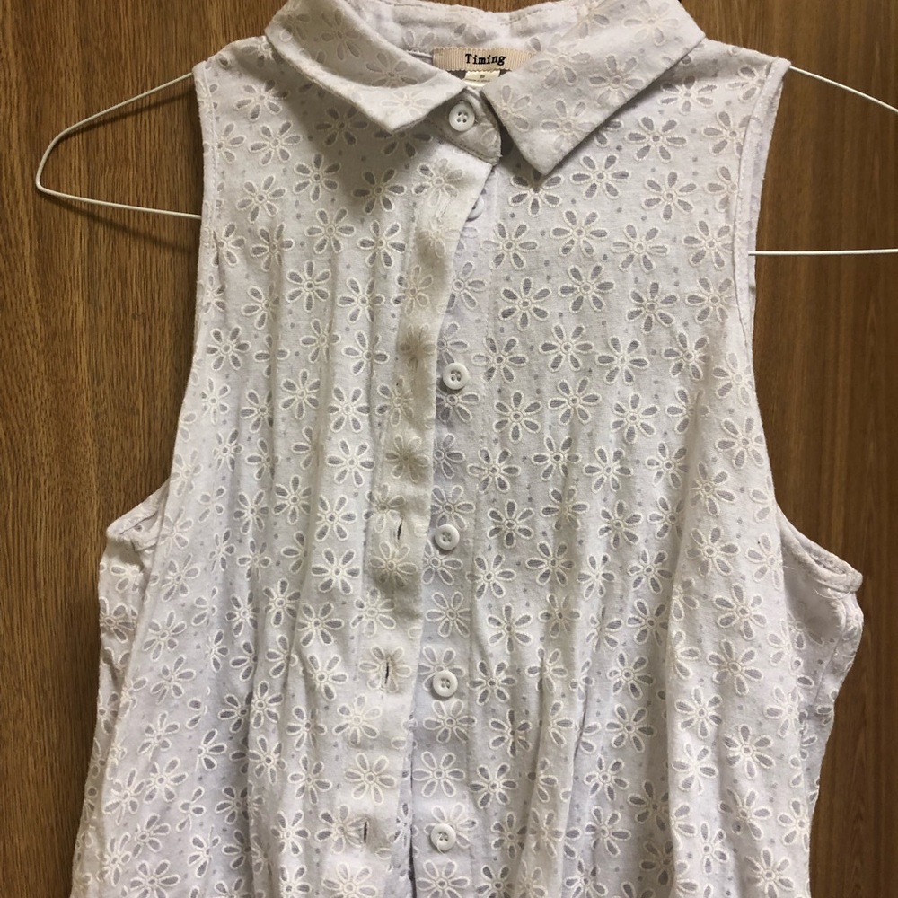 Sleeveless White Cropped Top